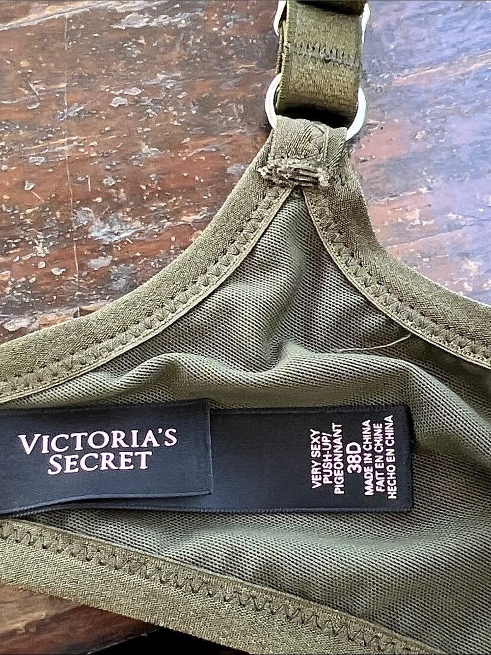 Victoria’s Secret Underwire Bras 38D - Picture 7 of 13